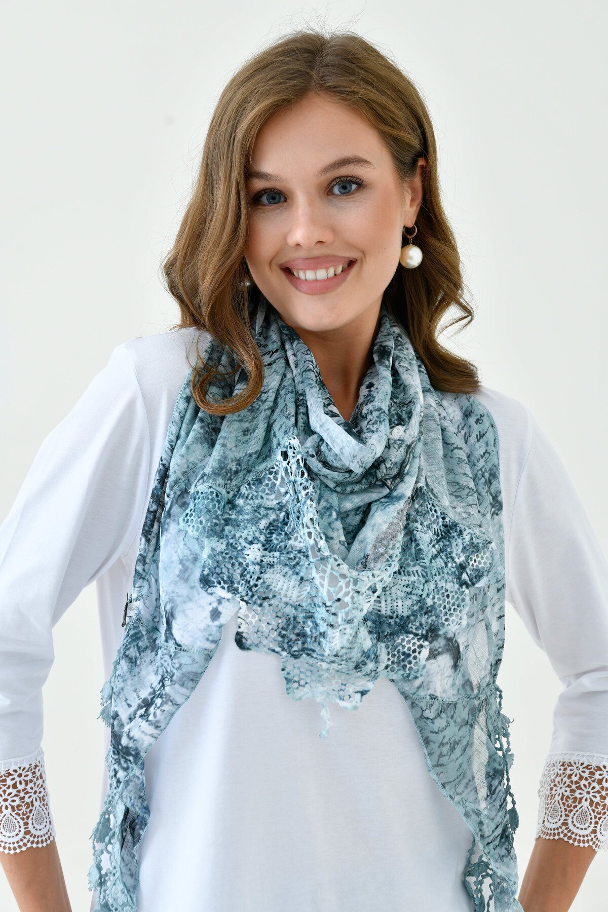 Kadın Dantel ve Örgü İşlemeli Yıkamalı Spor Şık Dokulu Boyunluk Şal