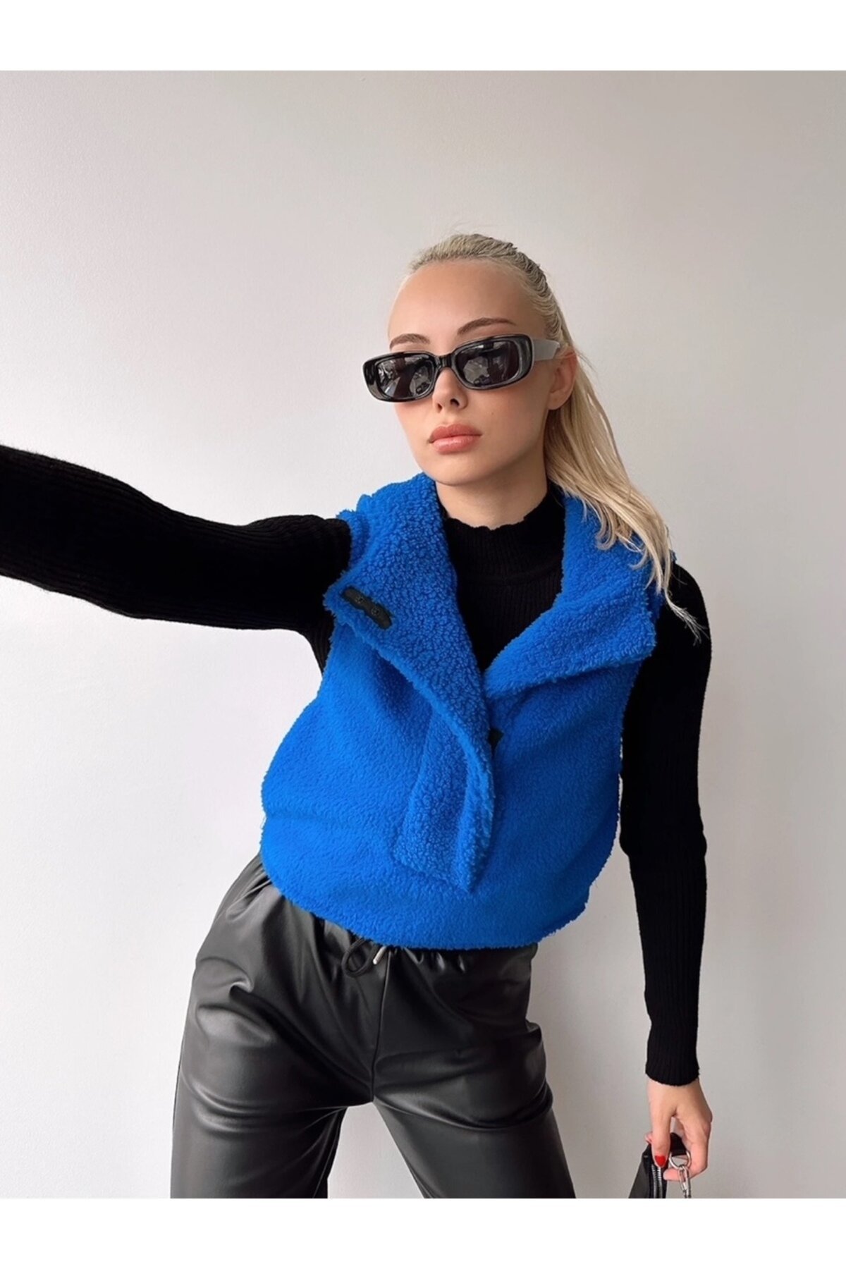 Kadın Kapüşonlu Cepli Tasarım Yaka Spor Şık Saks Peluş Yelek