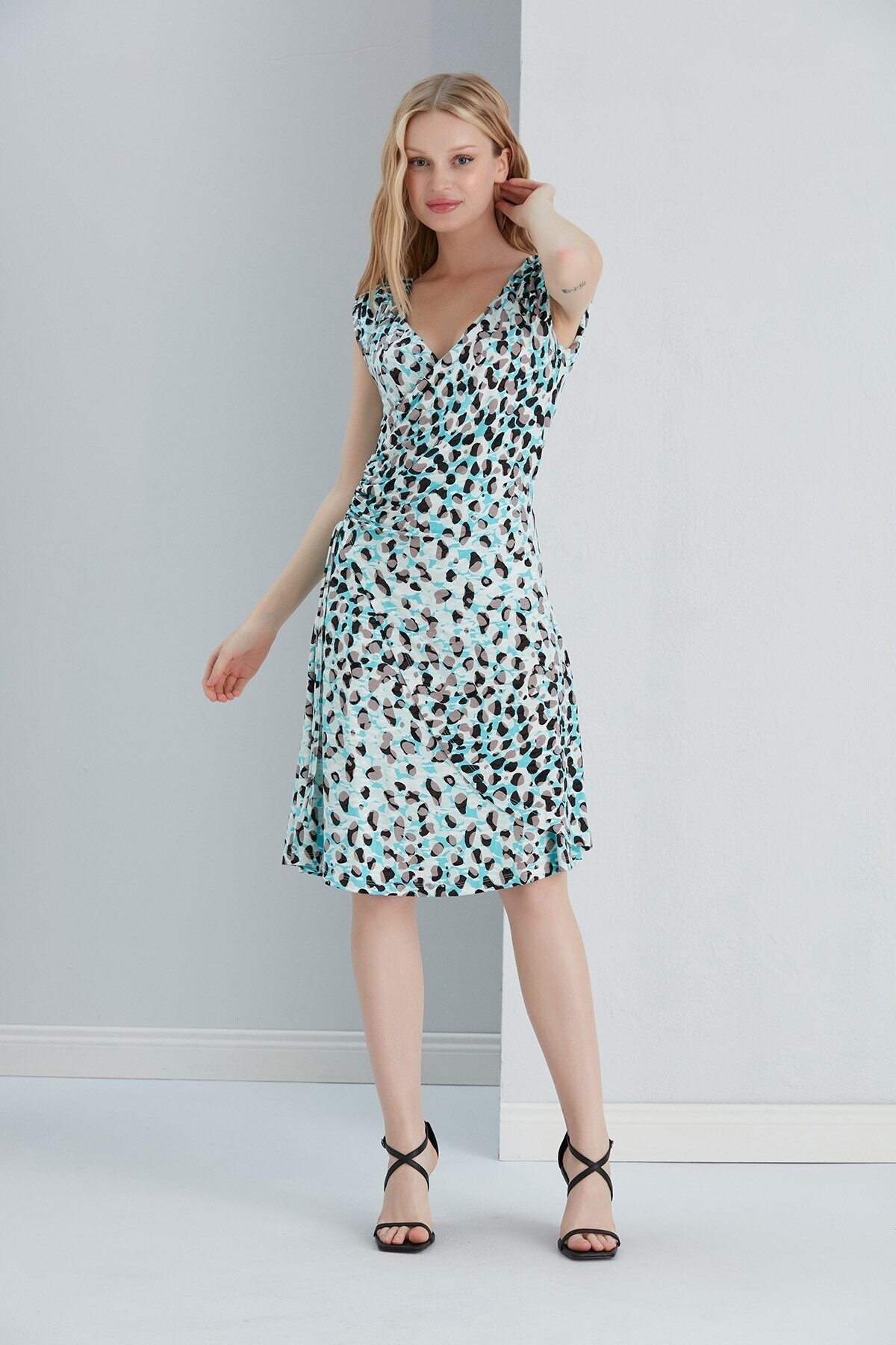 Kadın Leopar Bele Oturan Büzgü Detay Kruvaze Mavi Viskon Elbise