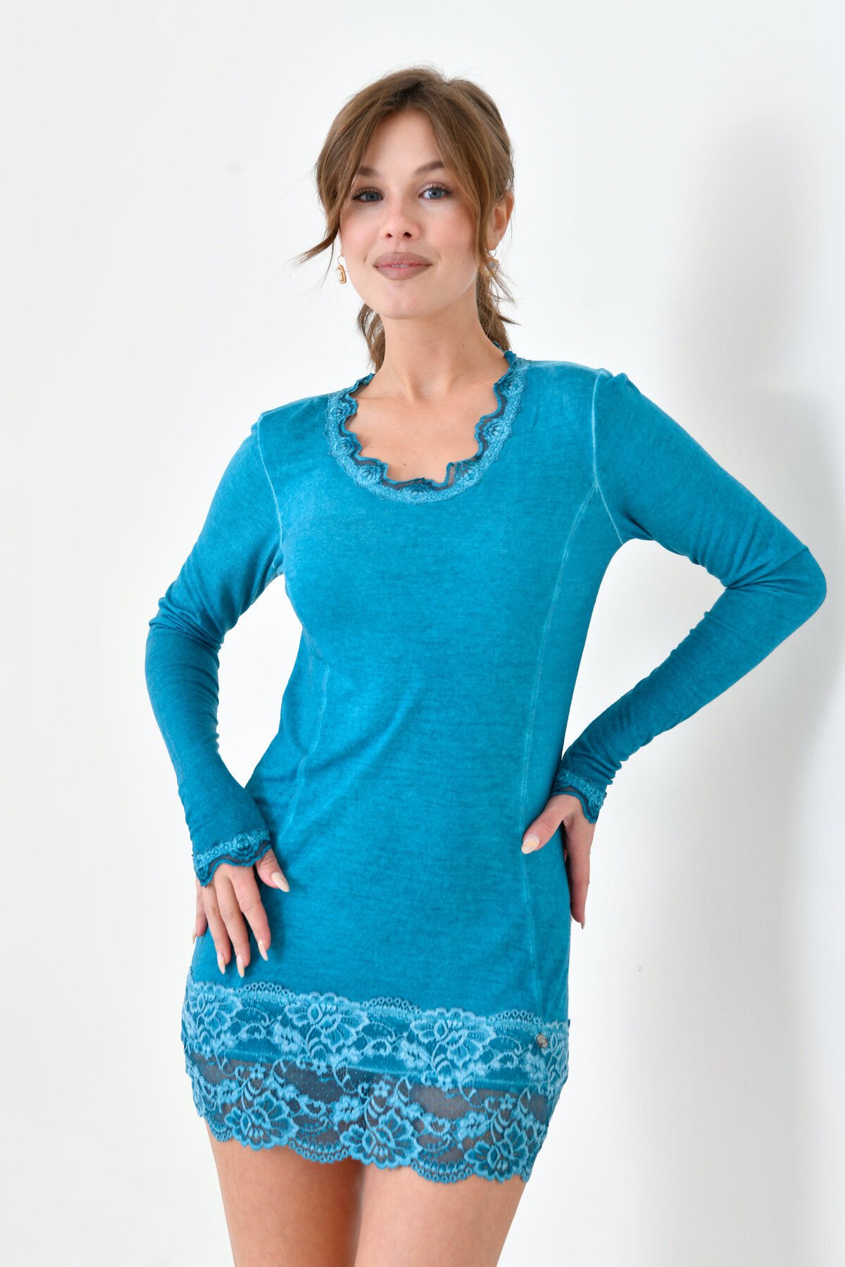 Kadın Viskon Dantel Detaylı Uzun Kol Curve Spor Şık Bluz Tunik