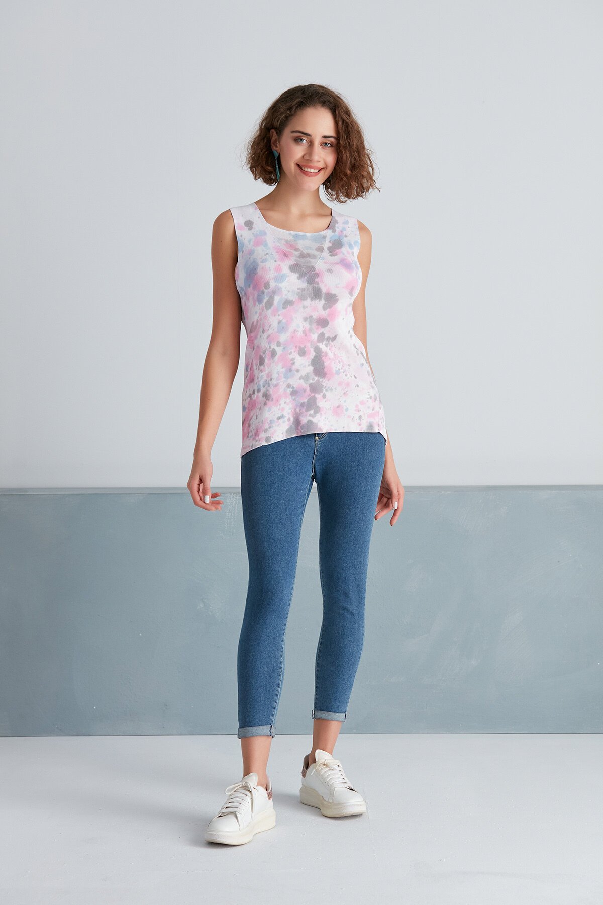 Kadın Batik Desen Bisiklet Yaka Ultra Esnek Yazlık İnce Trikodan Spor Şık Tasarım Bluz