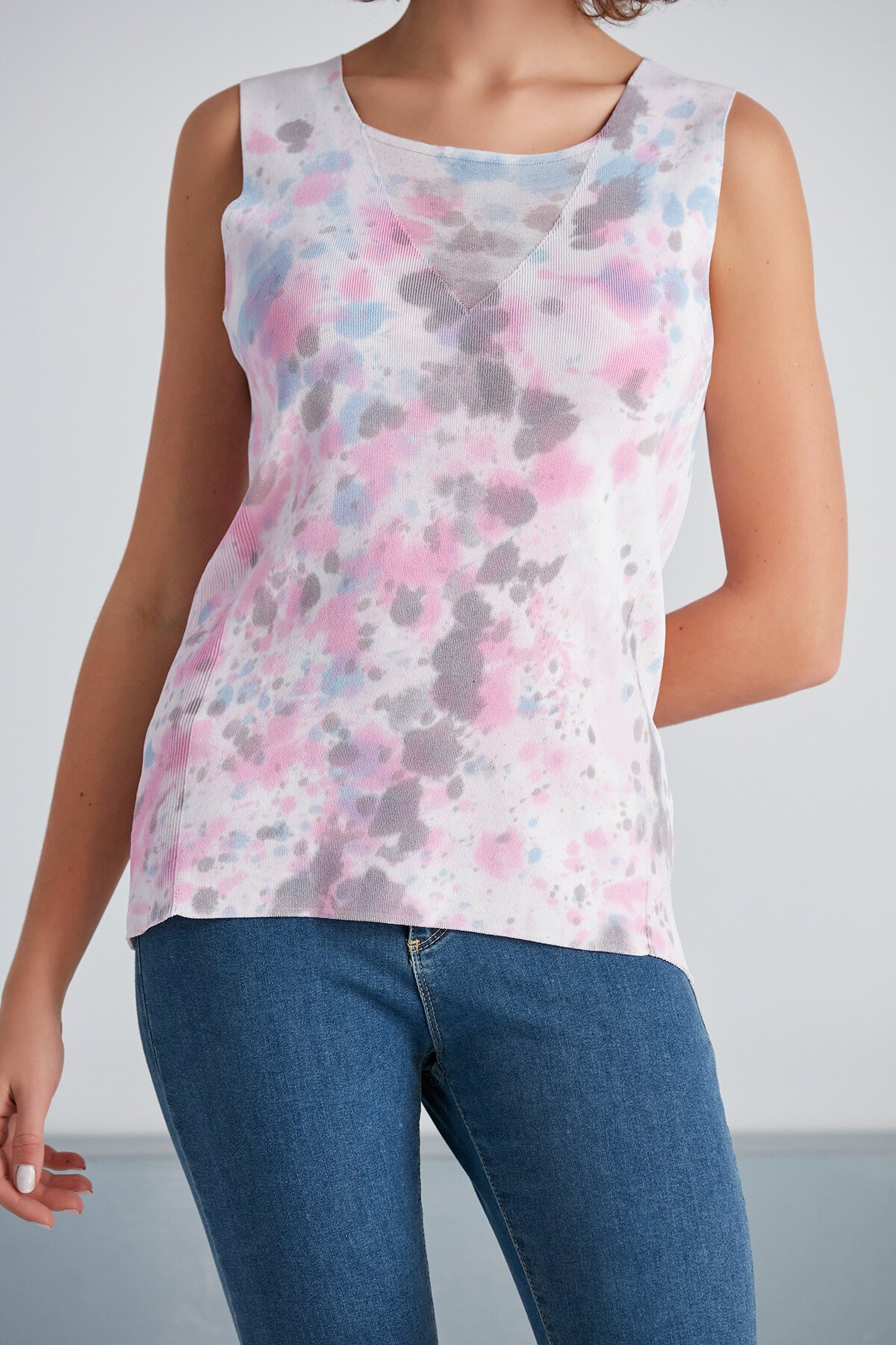 Kadın Batik Desen Bisiklet Yaka Ultra Esnek Yazlık İnce Trikodan Spor Şık Tasarım Bluz