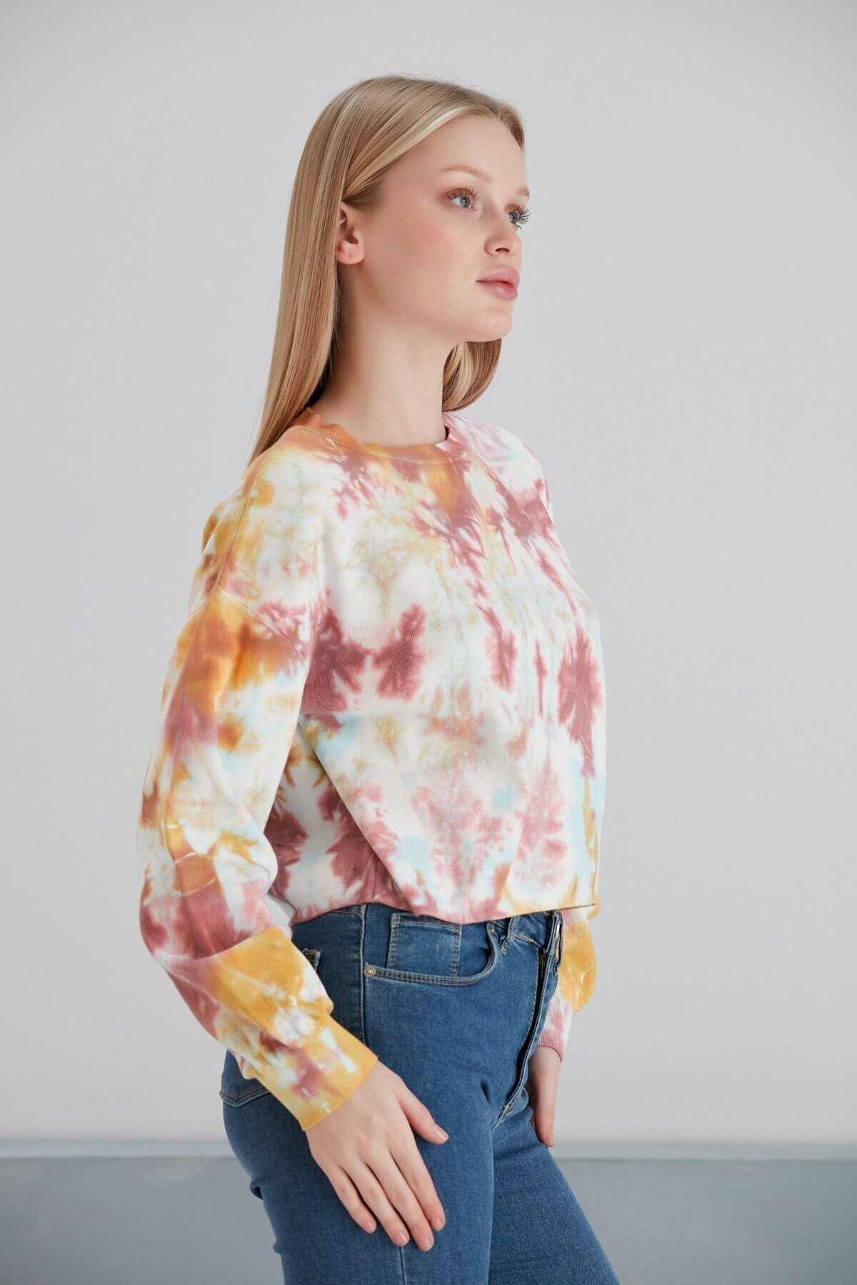 Kadın Batik Desen Crop Boy Sarı Pembe Bej Triko Kazak