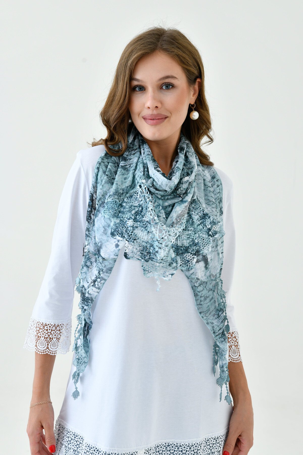 Kadın Dantel ve Örgü İşlemeli Yıkamalı Spor Şık Dokulu Boyunluk Şal
