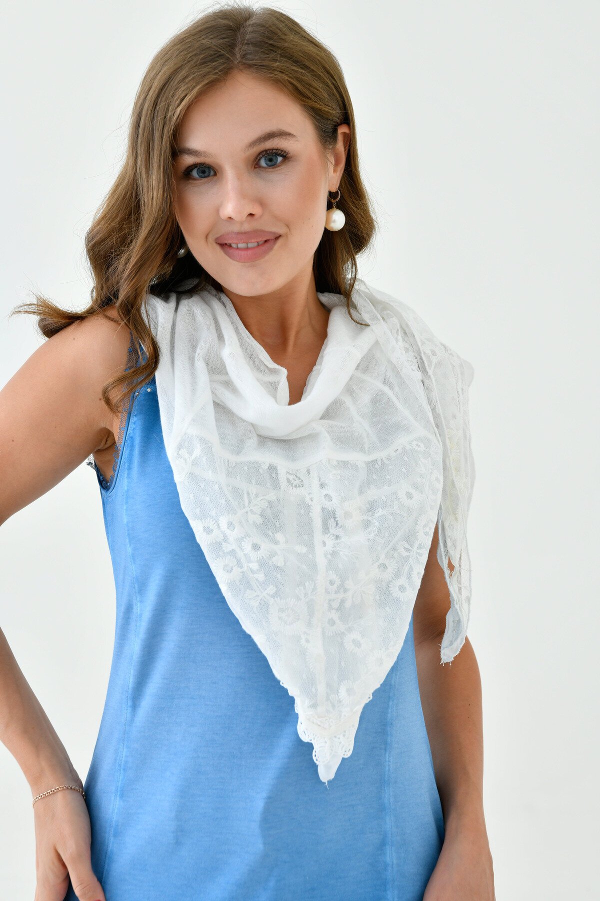 Kadın Dantel ve Örgü İşlemeli Yıkamalı Spor Şık Dokulu Boyunluk Şal