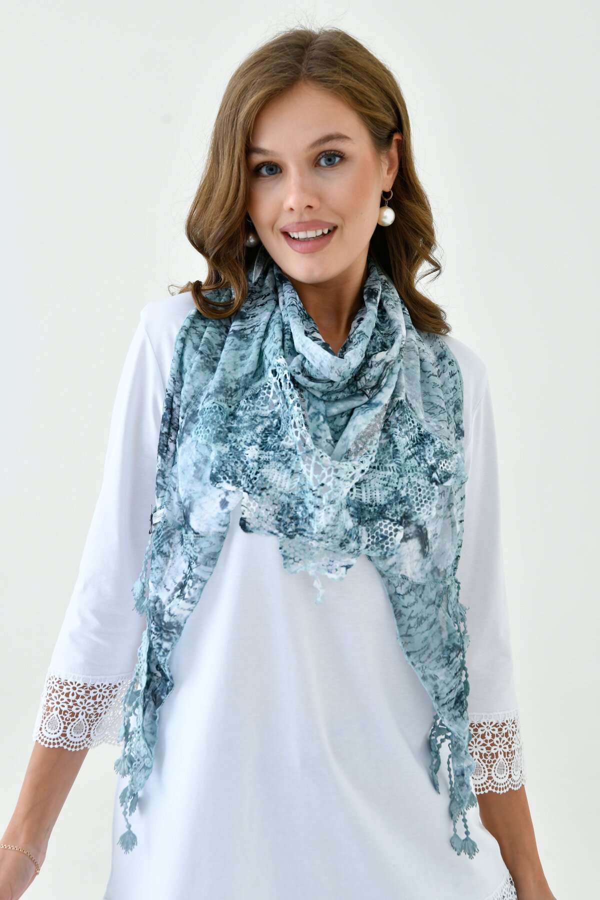 Kadın Dantel ve Örgü İşlemeli Yıkamalı Spor Şık Dokulu Boyunluk Şal
