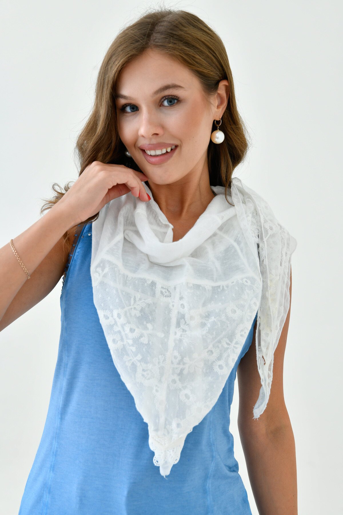 Kadın Dantel ve Örgü İşlemeli Yıkamalı Spor Şık Dokulu Boyunluk Şal