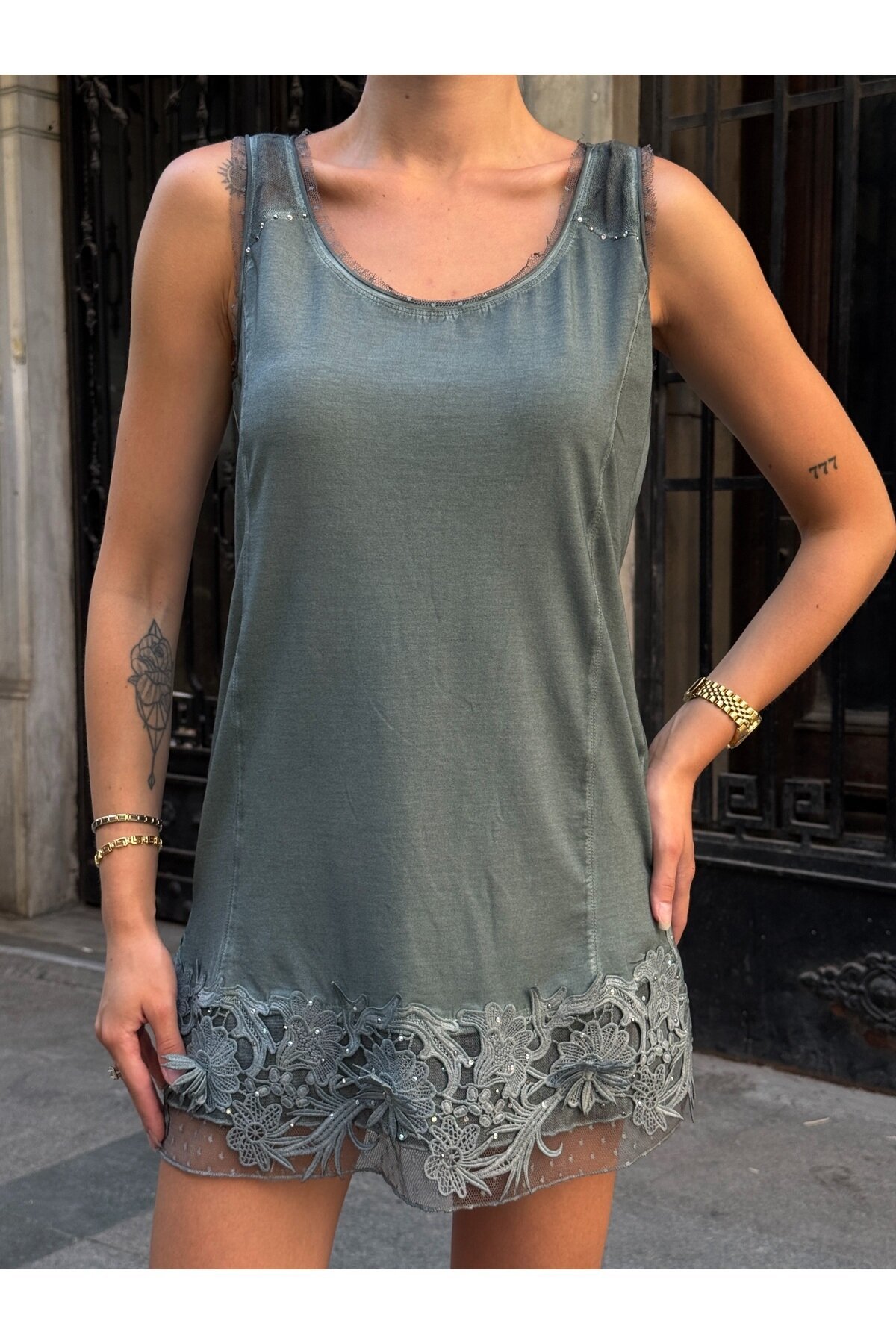 Kadın Eteği Taşlı Tül ve Güpür Detaylı Kalın Askılı Yıkamalı Büyük Beden Curve Tunik Elbise Bluz