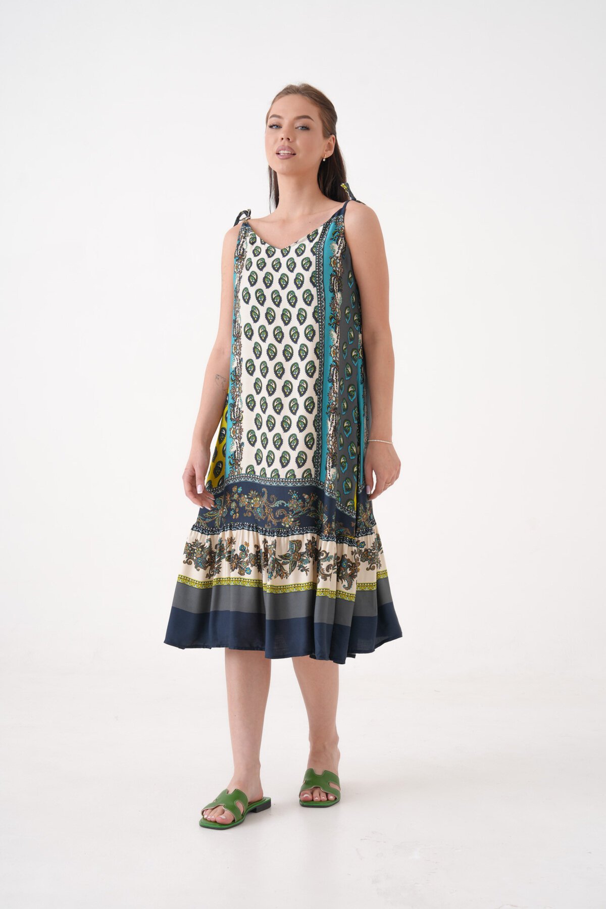 Kadın Kolsuz Desenli Eteği Pileli Büyük Beden Curve Yazlık Askılı Elbise