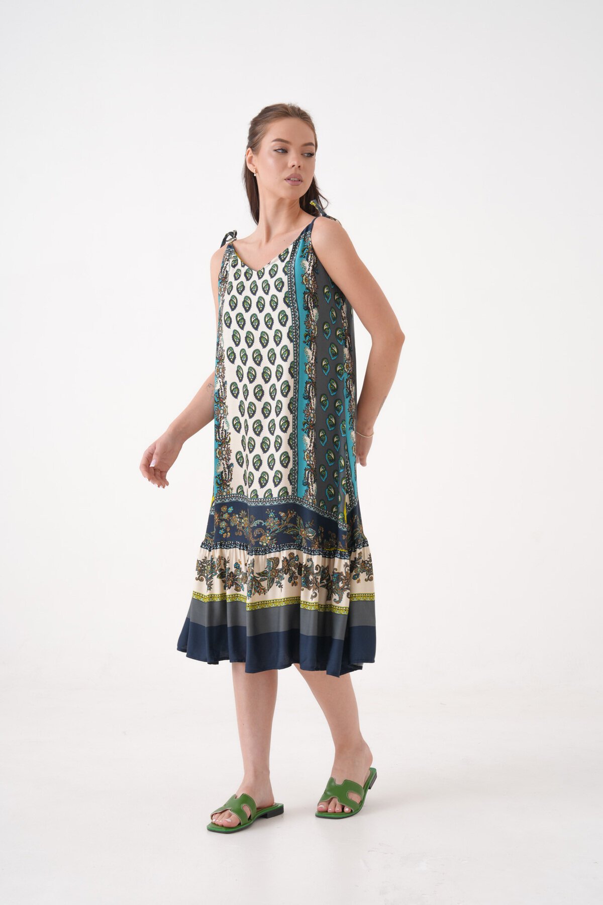 Kadın Kolsuz Desenli Eteği Pileli Büyük Beden Curve Yazlık Askılı Elbise