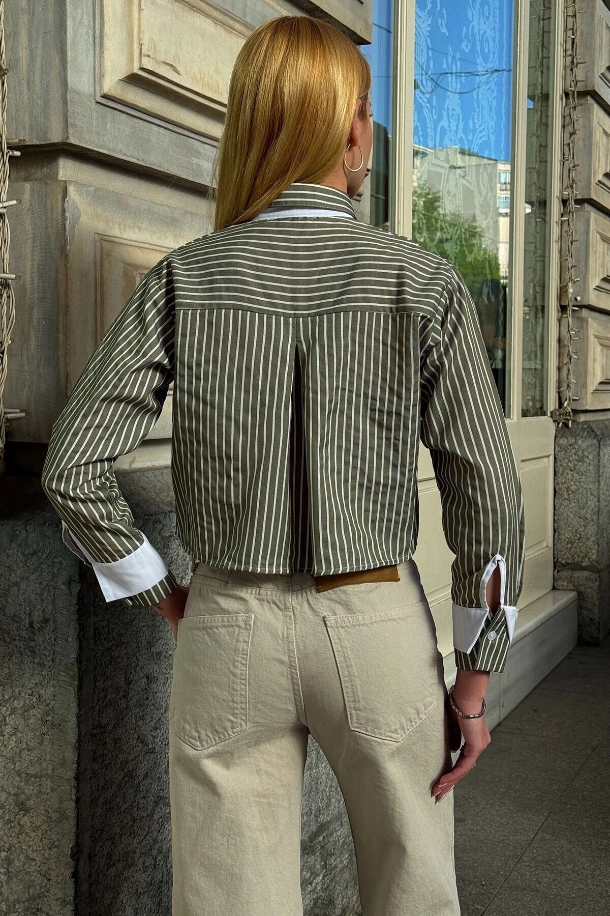 Kadın Özel Tasarım Çizgi Garni Crop Boy Uzun Kol Çift Manşetli Bluz Kısa Gömlek