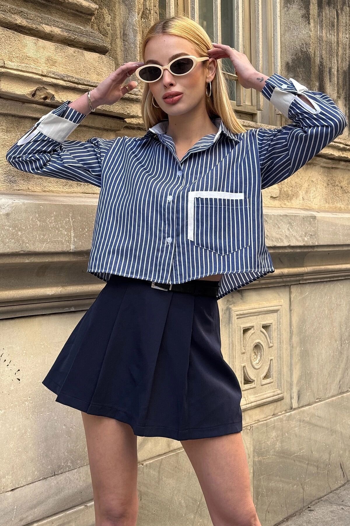 Kadın Özel Tasarım Çizgi Garni Crop Boy Uzun Kol Çift Manşetli Bluz Kısa Gömlek