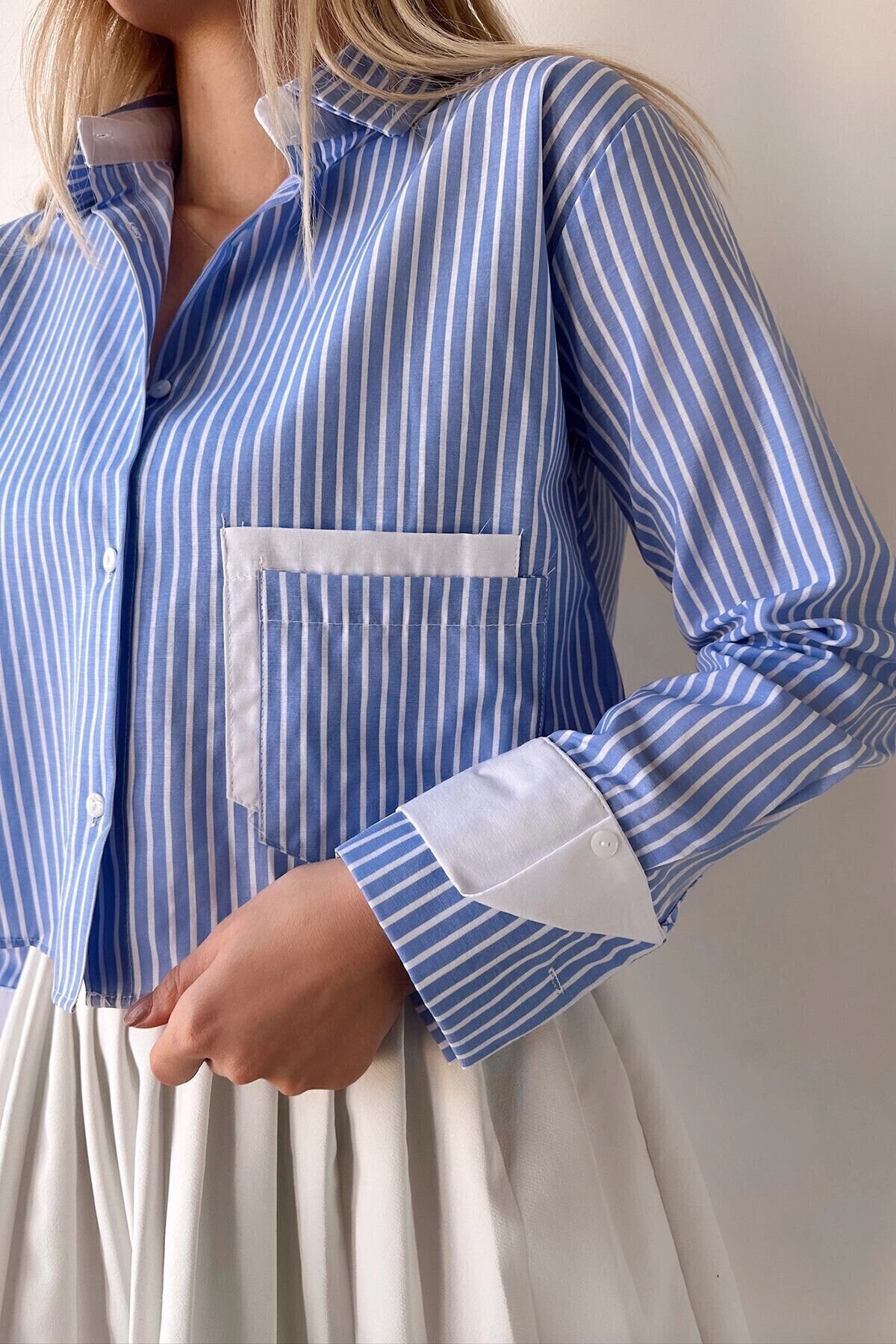 Kadın Özel Tasarım Çizgi Garni Crop Boy Uzun Kol Çift Manşetli Bluz Kısa Gömlek