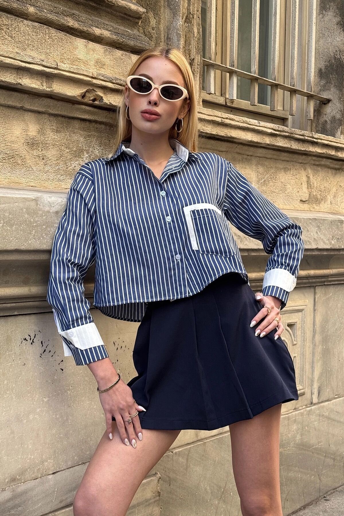 Kadın Özel Tasarım Çizgi Garni Crop Boy Uzun Kol Çift Manşetli Bluz Kısa Gömlek