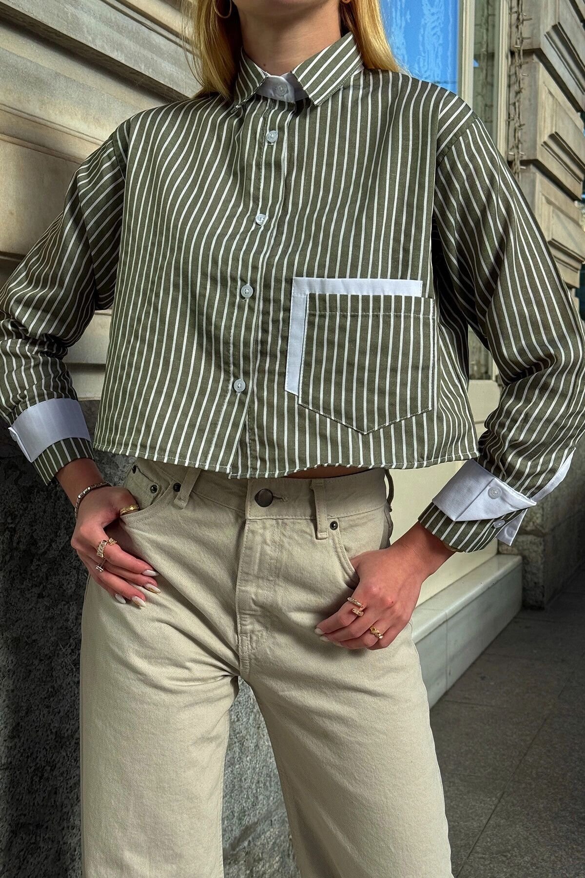 Kadın Özel Tasarım Çizgi Garni Crop Boy Uzun Kol Çift Manşetli Bluz Kısa Gömlek