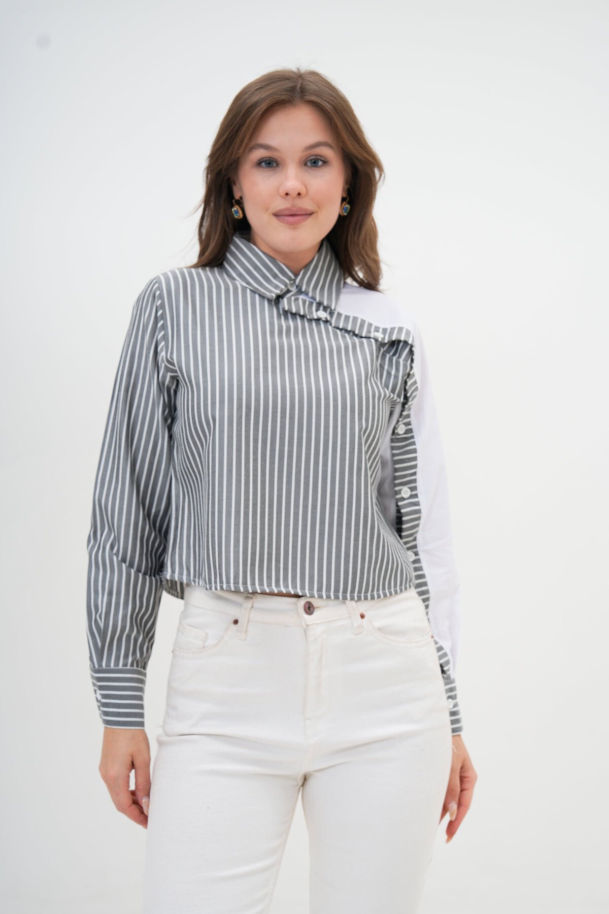Kadın Özel Tasarım Yaka Kol Düğmeli Çizgi Garnili Crop Boy Bluz Gömlek