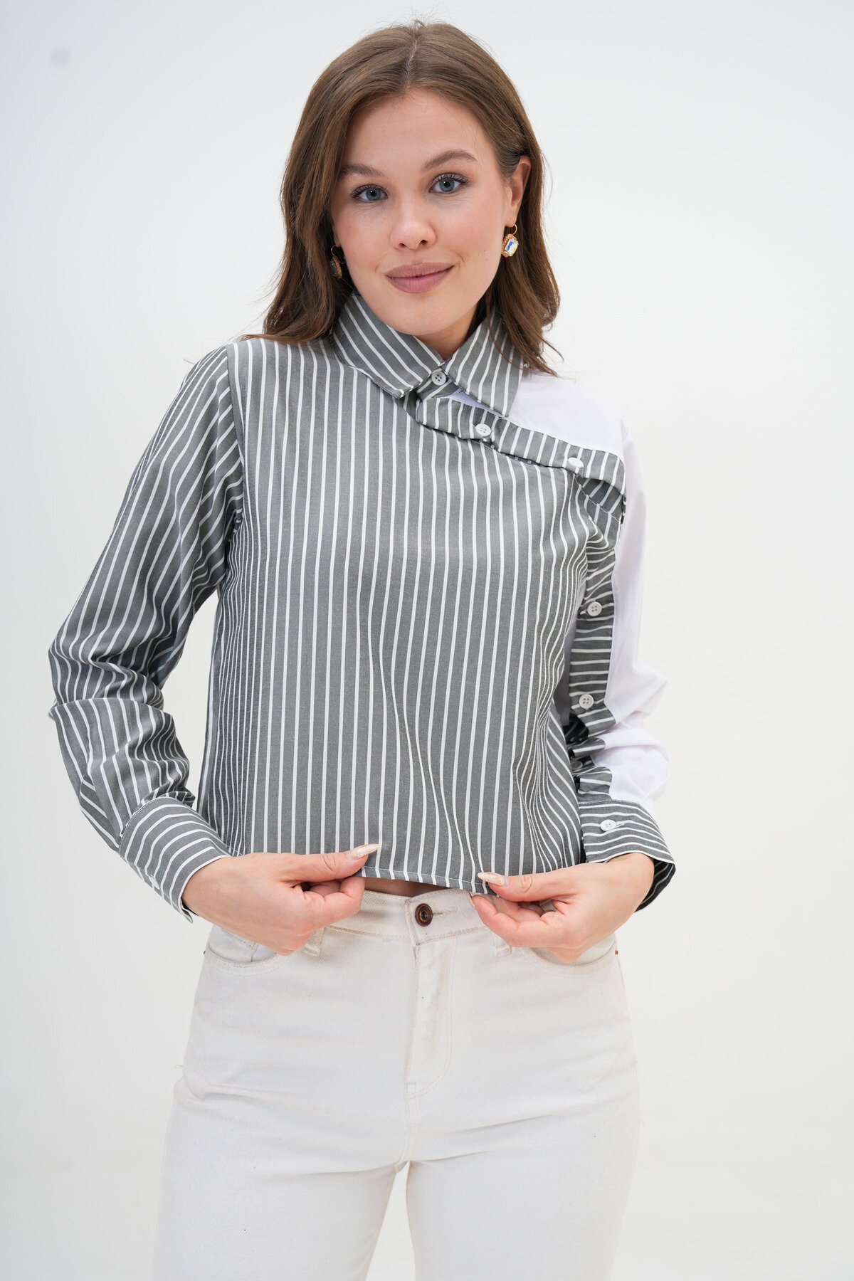 Kadın Özel Tasarım Yaka Kol Düğmeli Çizgi Garnili Crop Boy Bluz Gömlek