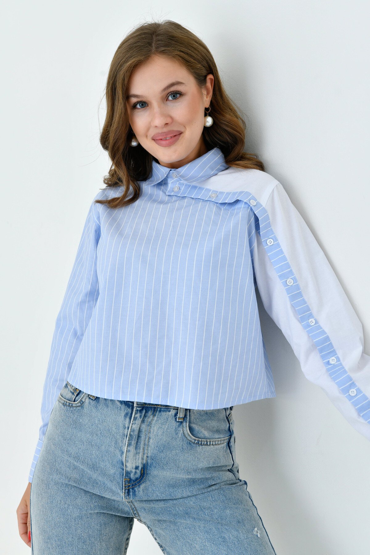 Kadın Özel Tasarım Yaka Kol Düğmeli Çizgi Garnili Crop Boy Bluz Gömlek