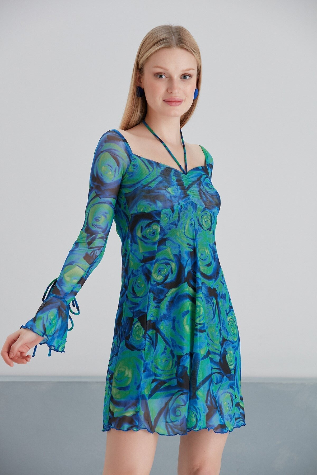 Kadın Sırt Dekolteli Desenli Tül Spor Şık Kol Detaylı Yaka Büzgülü Mavi Elbise