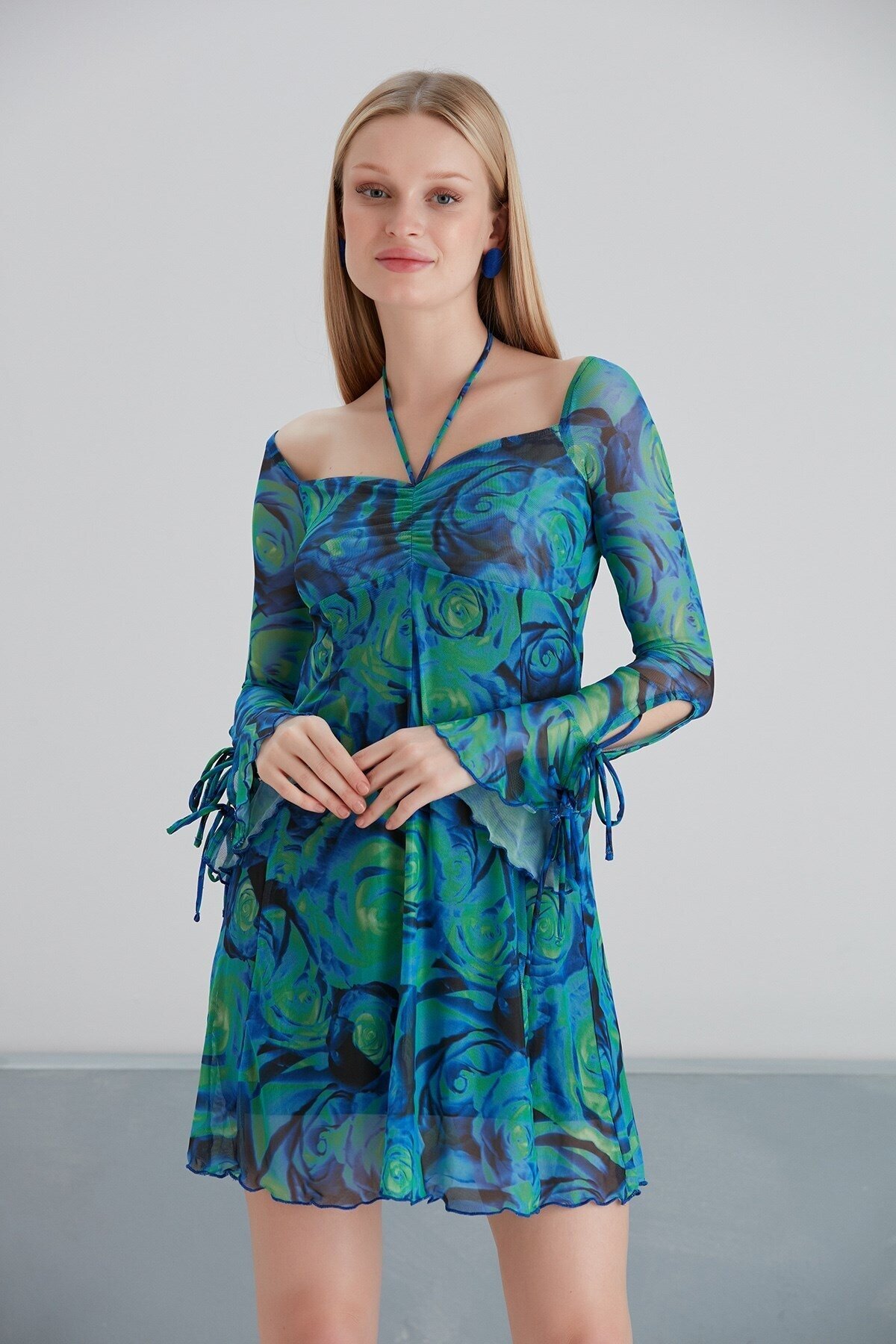 Kadın Sırt Dekolteli Desenli Tül Spor Şık Kol Detaylı Yaka Büzgülü Mavi Elbise