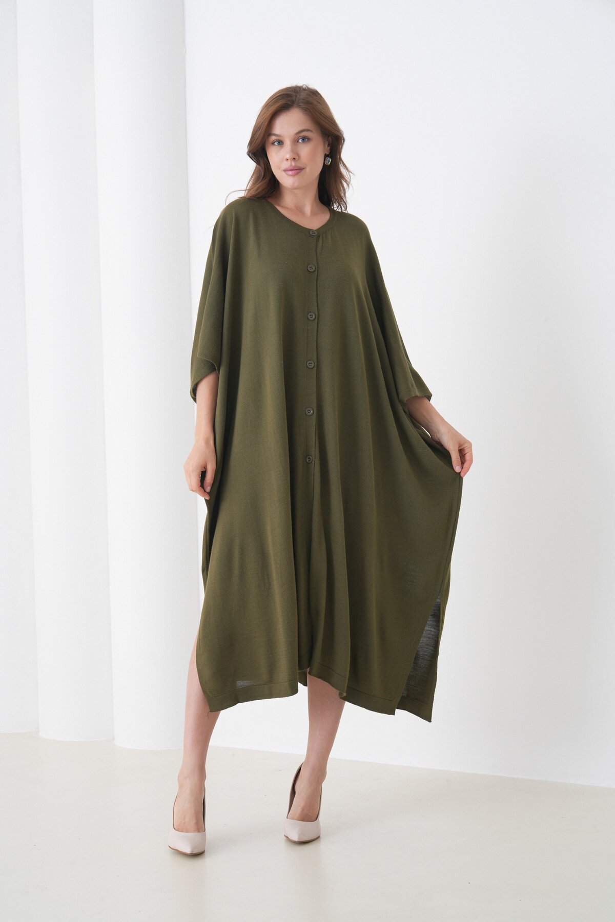 Kadın Tesettüre Uygun Önden Düğmeli Asimetrik Kesim Yarasa Kol Şık Geniş Kalıp Panço Ceket