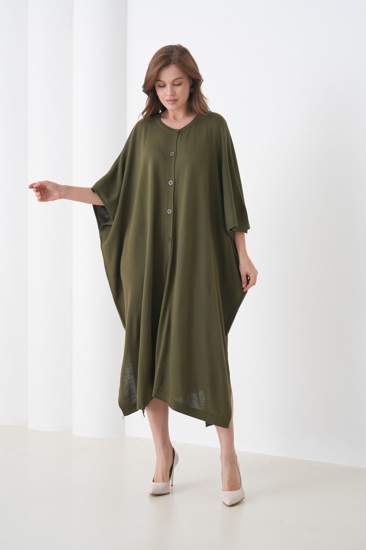 Kadın Tesettüre Uygun Önden Düğmeli Asimetrik Kesim Yarasa Kol Şık Geniş Kalıp Panço Ceket