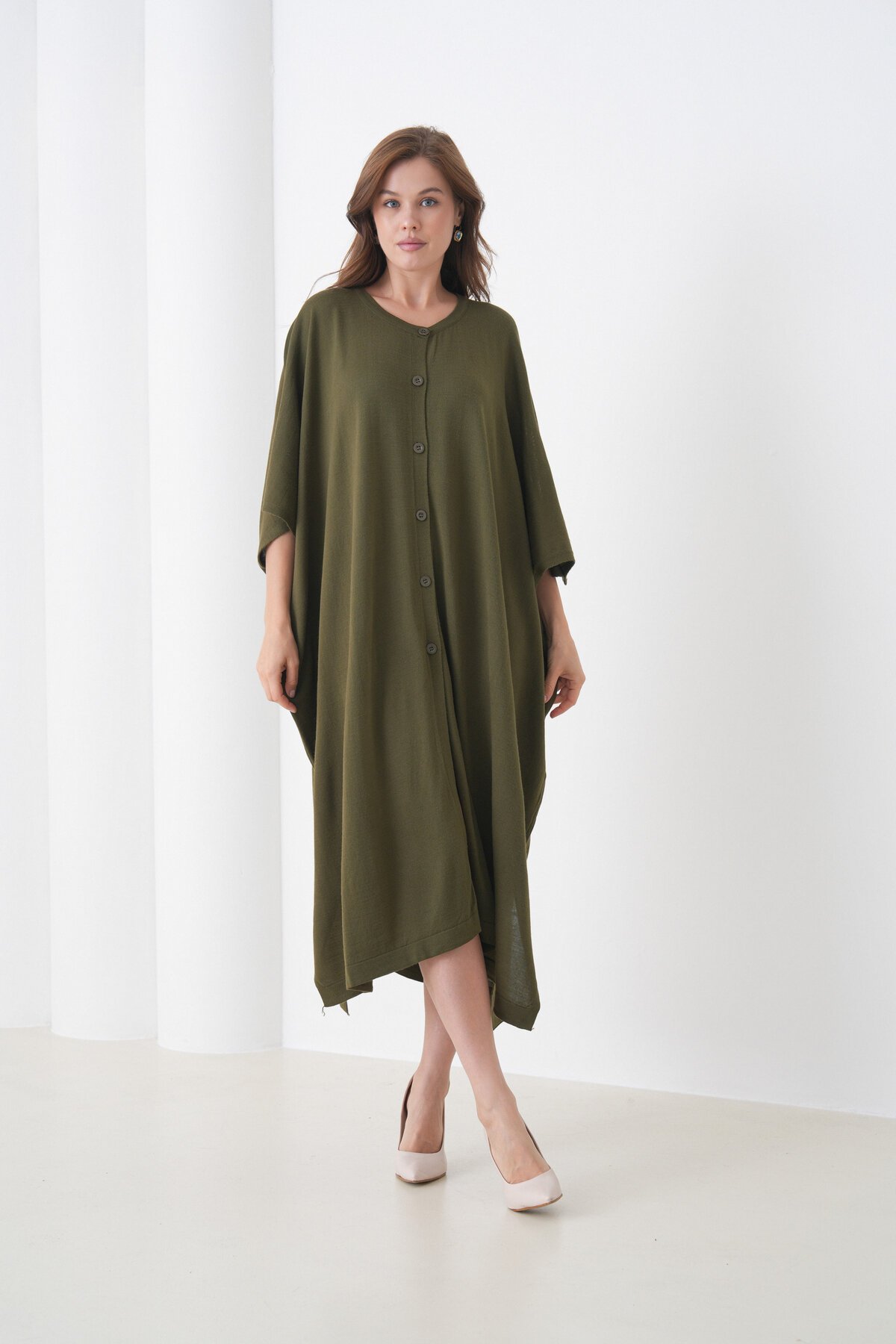 Kadın Tesettüre Uygun Önden Düğmeli Asimetrik Kesim Yarasa Kol Şık Geniş Kalıp Panço Ceket