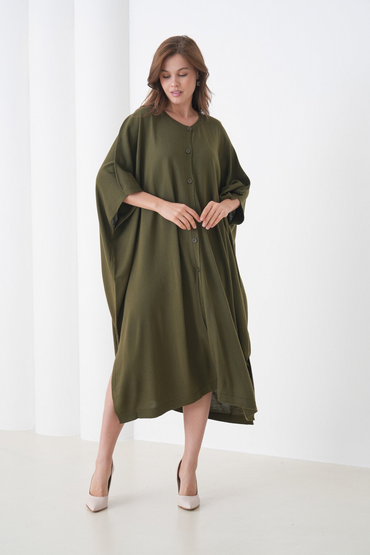 Kadın Tesettüre Uygun Önden Düğmeli Asimetrik Kesim Yarasa Kol Şık Geniş Kalıp Panço Ceket