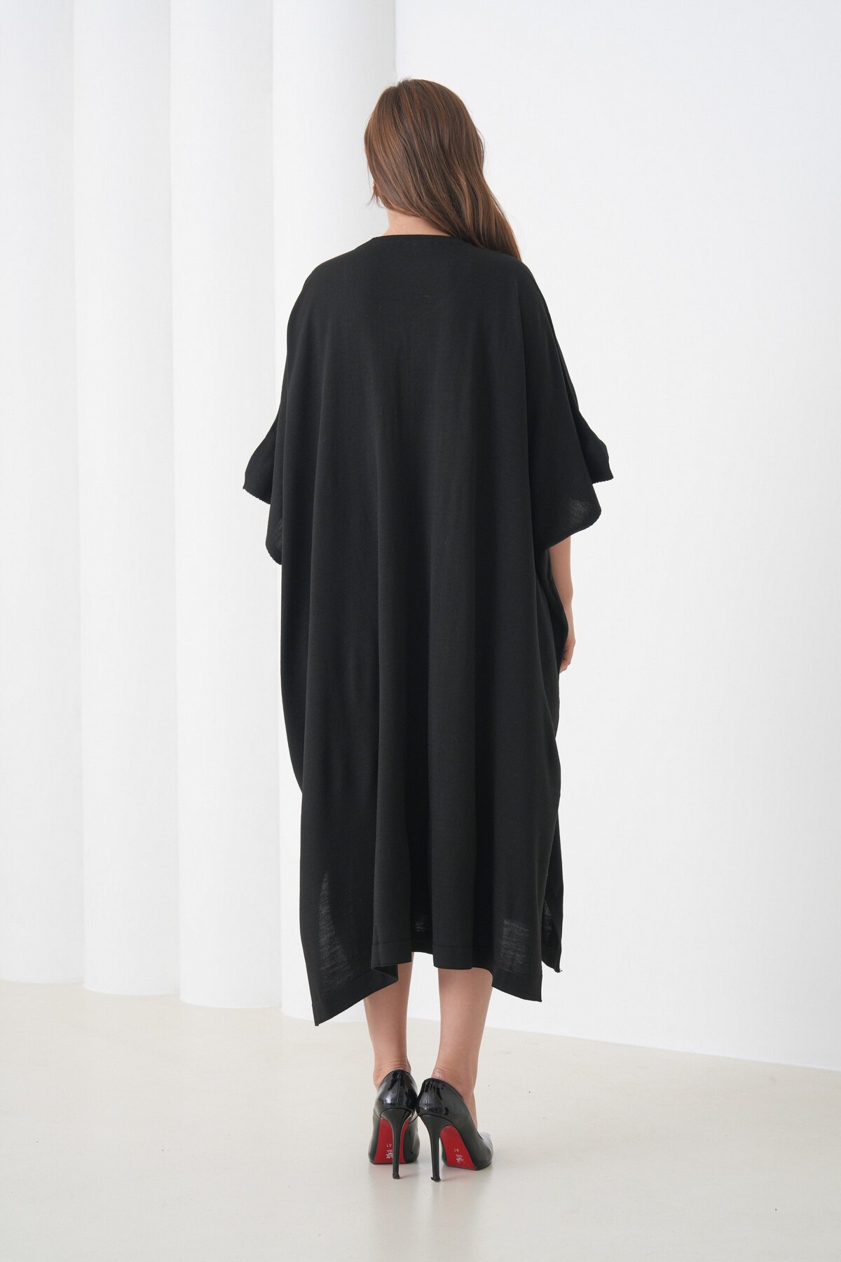 Kadın Tesettüre Uygun Önden Düğmeli Asimetrik Kesim Yarasa Kol Şık Geniş Kalıp Panço Ceket