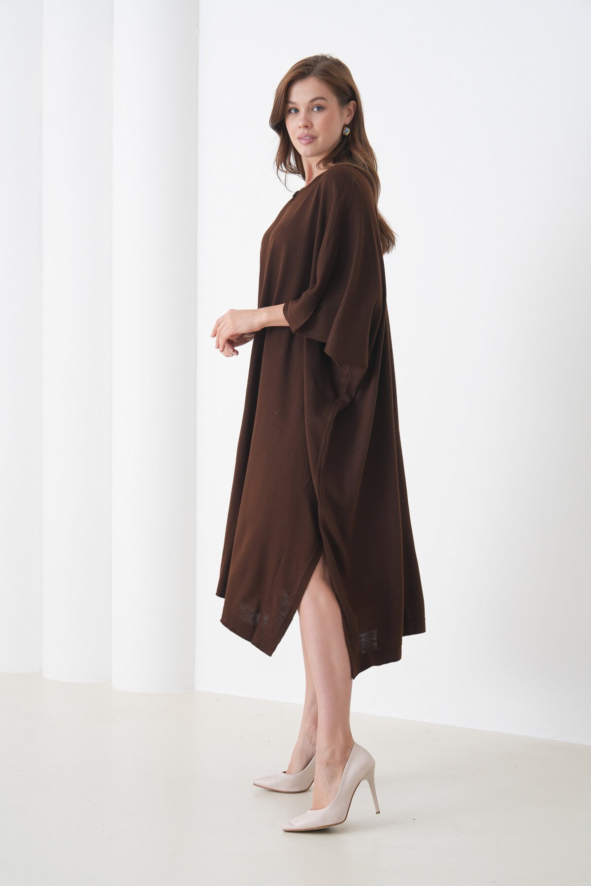 Kadın Tesettüre Uygun Önden Düğmeli Asimetrik Kesim Yarasa Kol Şık Geniş Kalıp Panço Ceket