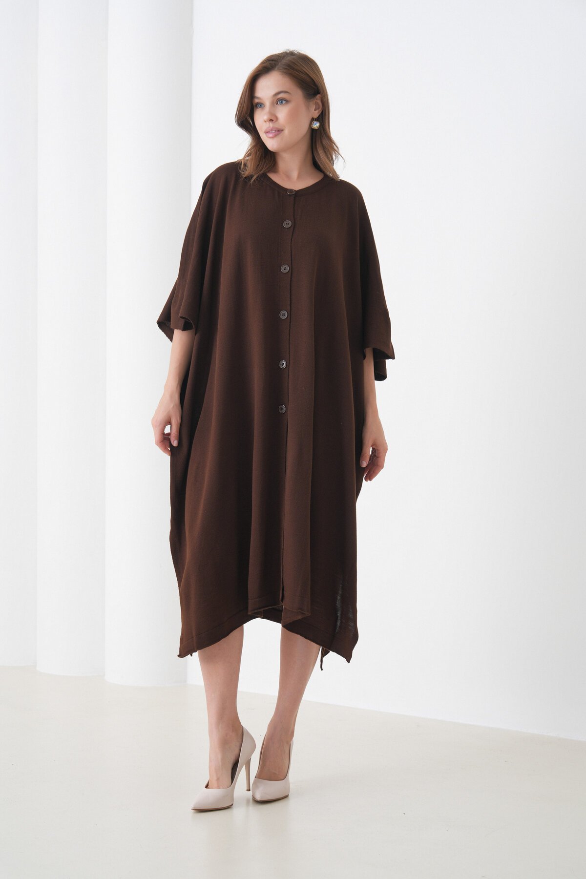 Kadın Tesettüre Uygun Önden Düğmeli Asimetrik Kesim Yarasa Kol Şık Geniş Kalıp Panço Ceket