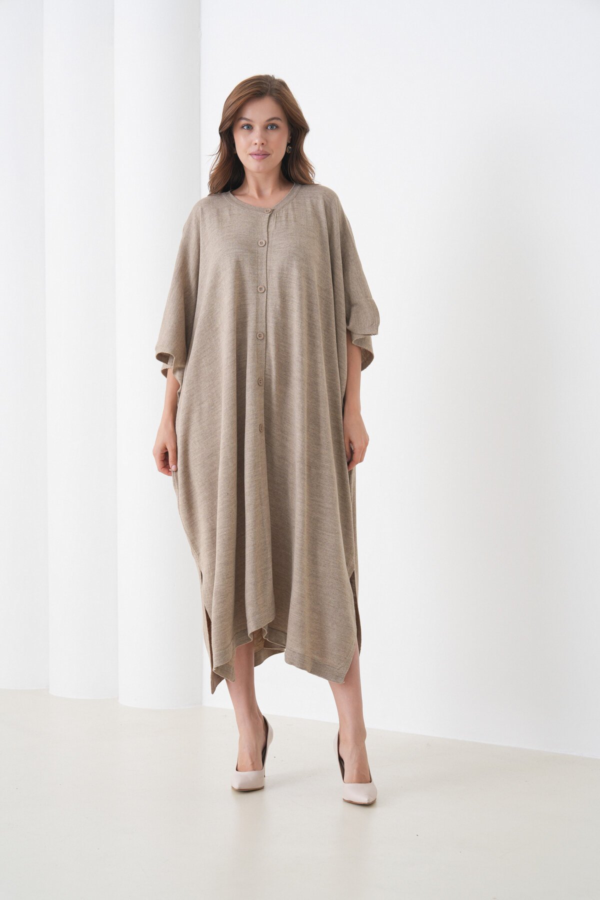 Kadın Tesettüre Uygun Önden Düğmeli Asimetrik Kesim Yarasa Kol Şık Geniş Kalıp Panço Ceket