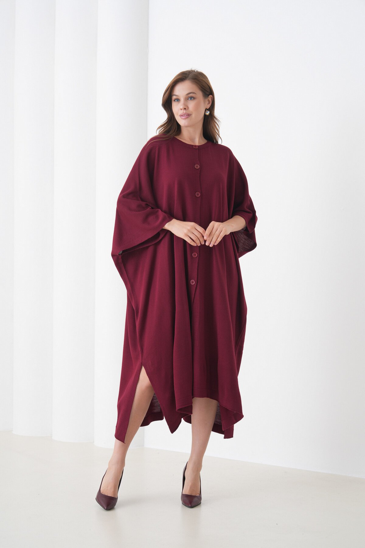 Kadın Tesettüre Uygun Önden Düğmeli Asimetrik Kesim Yarasa Kol Şık Geniş Kalıp Panço Ceket