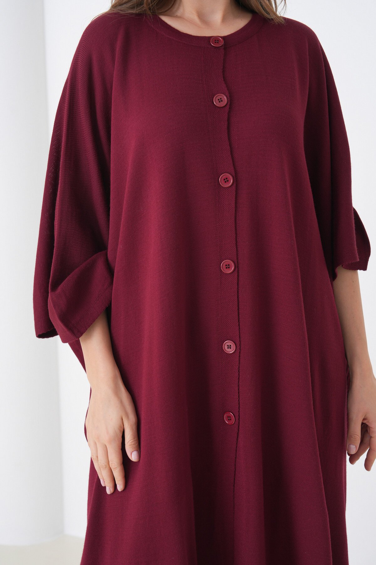 Kadın Tesettüre Uygun Önden Düğmeli Asimetrik Kesim Yarasa Kol Şık Geniş Kalıp Panço Ceket