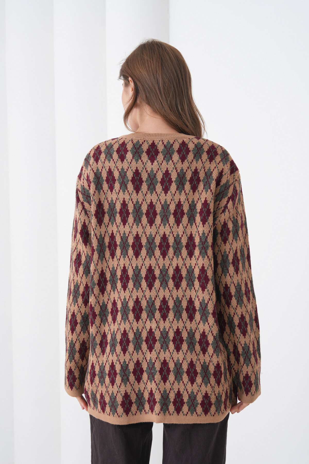 Kadın Tesettüre Uygun Önden Düğmeli CepliUzun Kol Şık Geniş Kalıp Desenli Triko Ceket