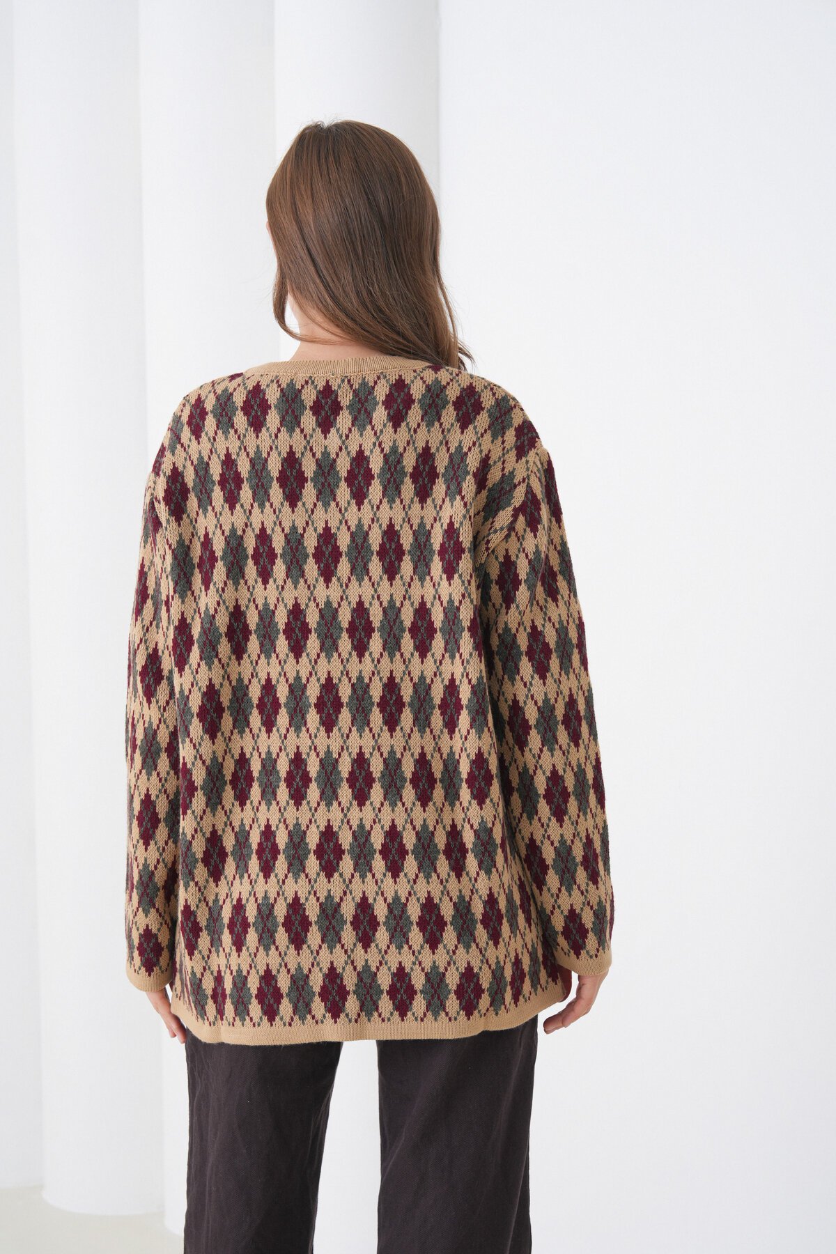 Kadın Tesettüre Uygun Önden Düğmeli CepliUzun Kol Şık Geniş Kalıp Desenli Triko Ceket