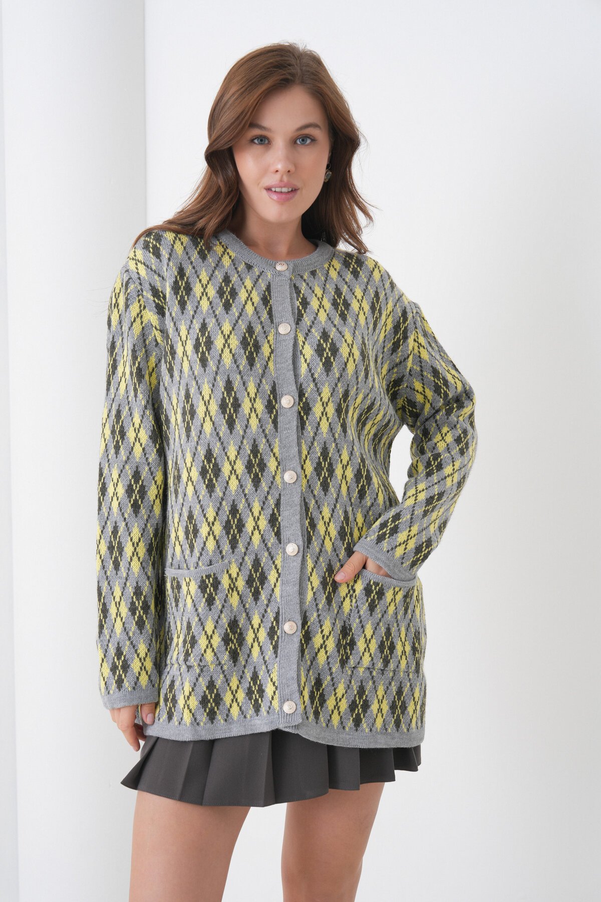 Kadın Tesettüre Uygun Önden Düğmeli CepliUzun Kol Şık Geniş Kalıp Desenli Triko Ceket