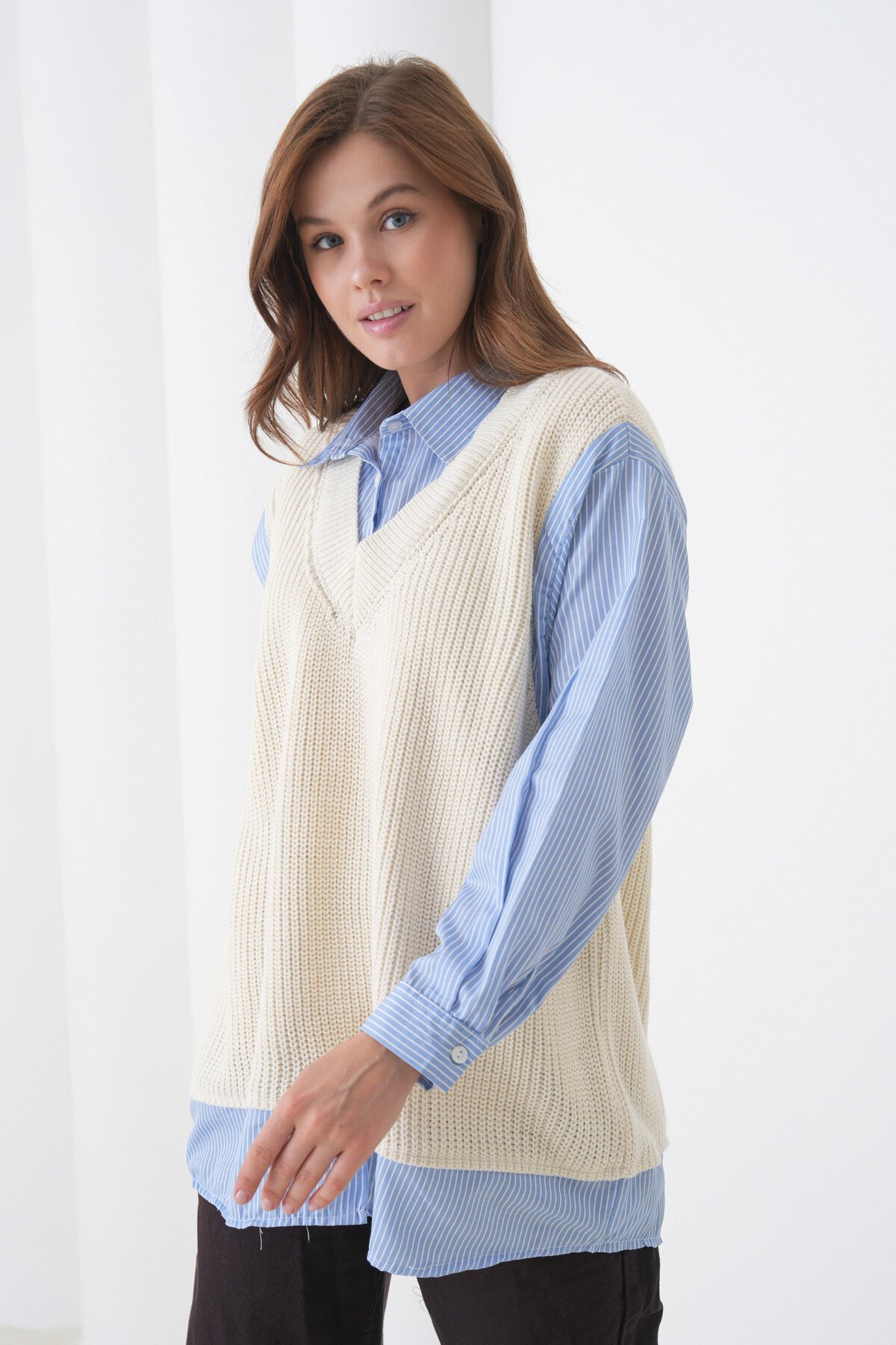 Kadın Uzun Kol Gömlek Yaka İçi Gömlekli Triko Yelekli Spor Şık Gömlek Kazak