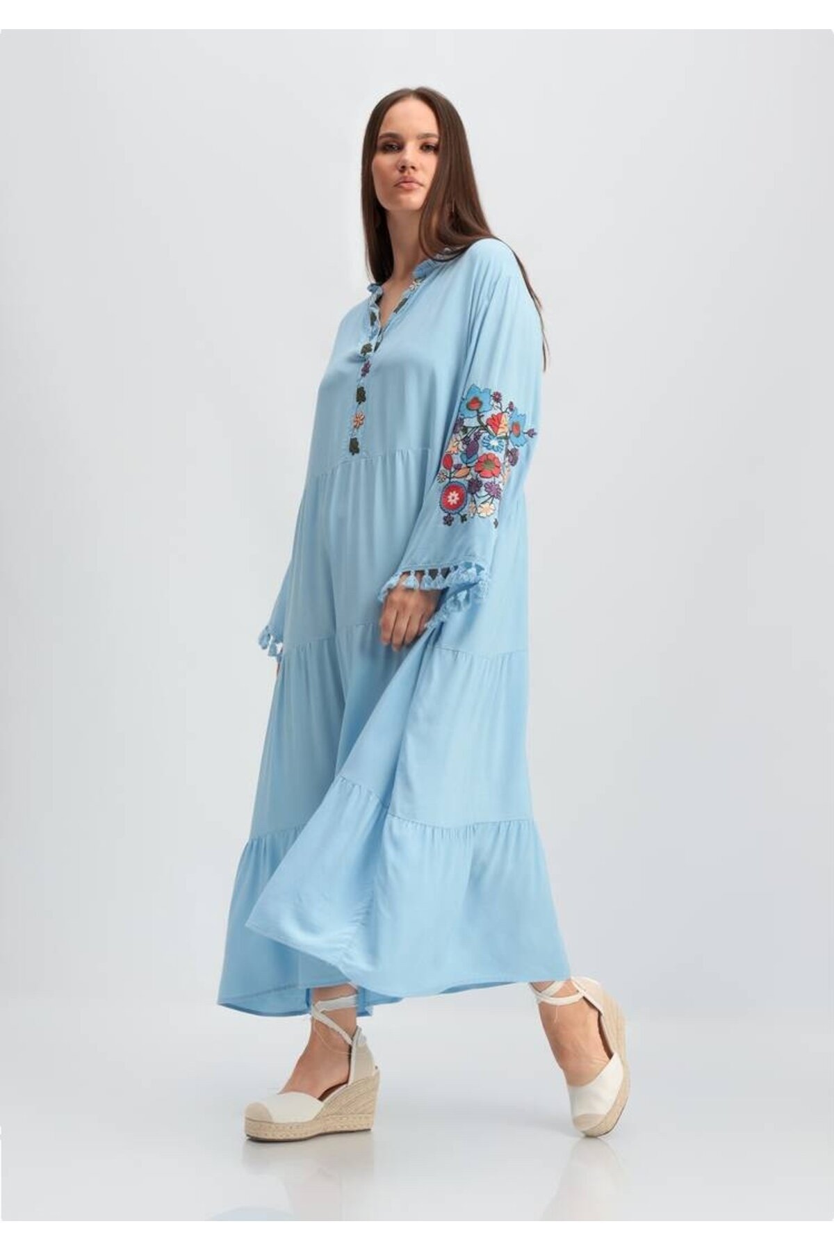 Kadın V Yaka Uzun Kol Çiçek Nakışlı Tesettüre Uygun Curve Büyük Beden Maxi Elbise