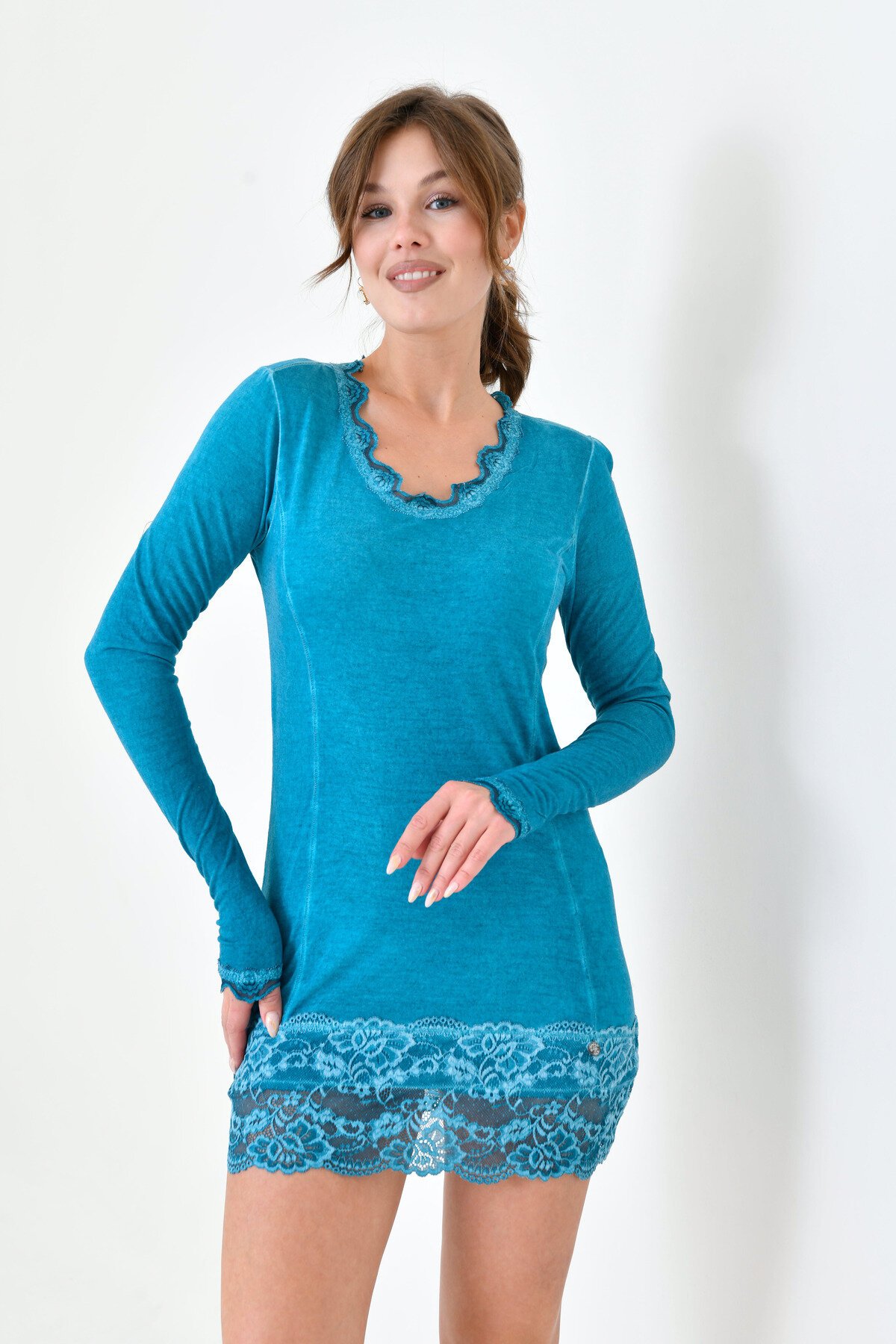 Kadın Viskon Dantel Detaylı Uzun Kol Curve Spor Şık Bluz Tunik