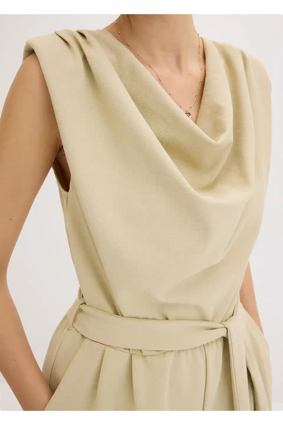 Kadın Degaje Yaka Kolsuz Pantolon Bluz Görünümlü Spor Şık Büyük Beden Curve Kuşaklı Tulum