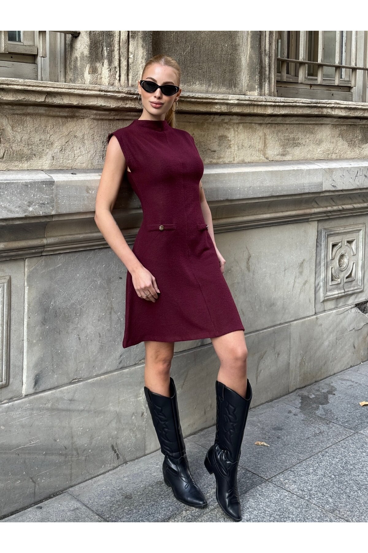 Kadın Dik Yaka Asimetrik Etekli Beli Tokalı Kolsuz Şık Tasarım Elbise