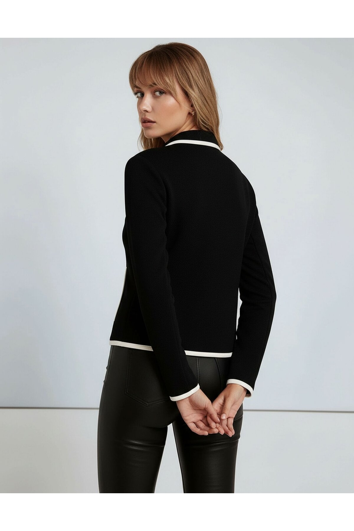 Kadın Fermuarlı Uzun Kol Cepli Spor Şık Tasarım Ceket