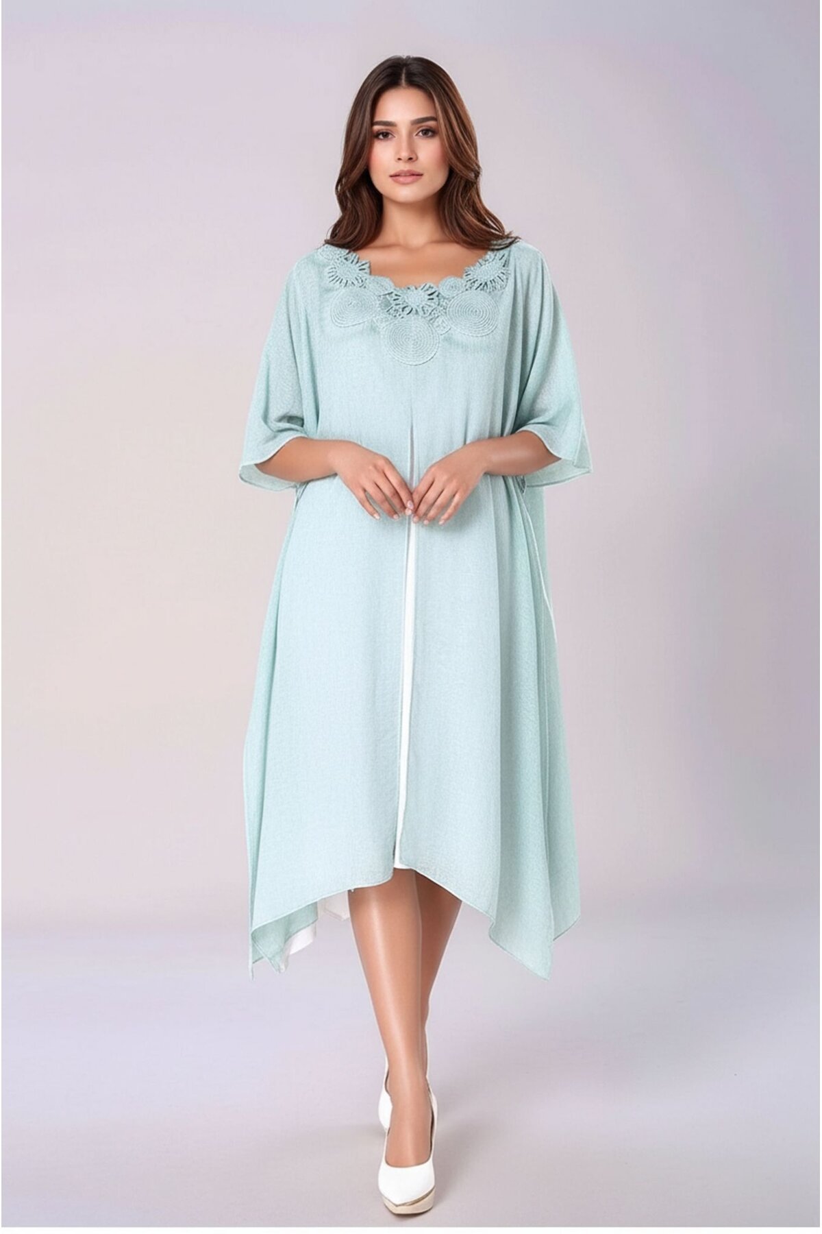 Kadın Kısa Kol İşlemeli Yaka Büyük Beden Yazlık Ön Arka Parça Yırtmaçlı %100 Cotton Curve Elbise