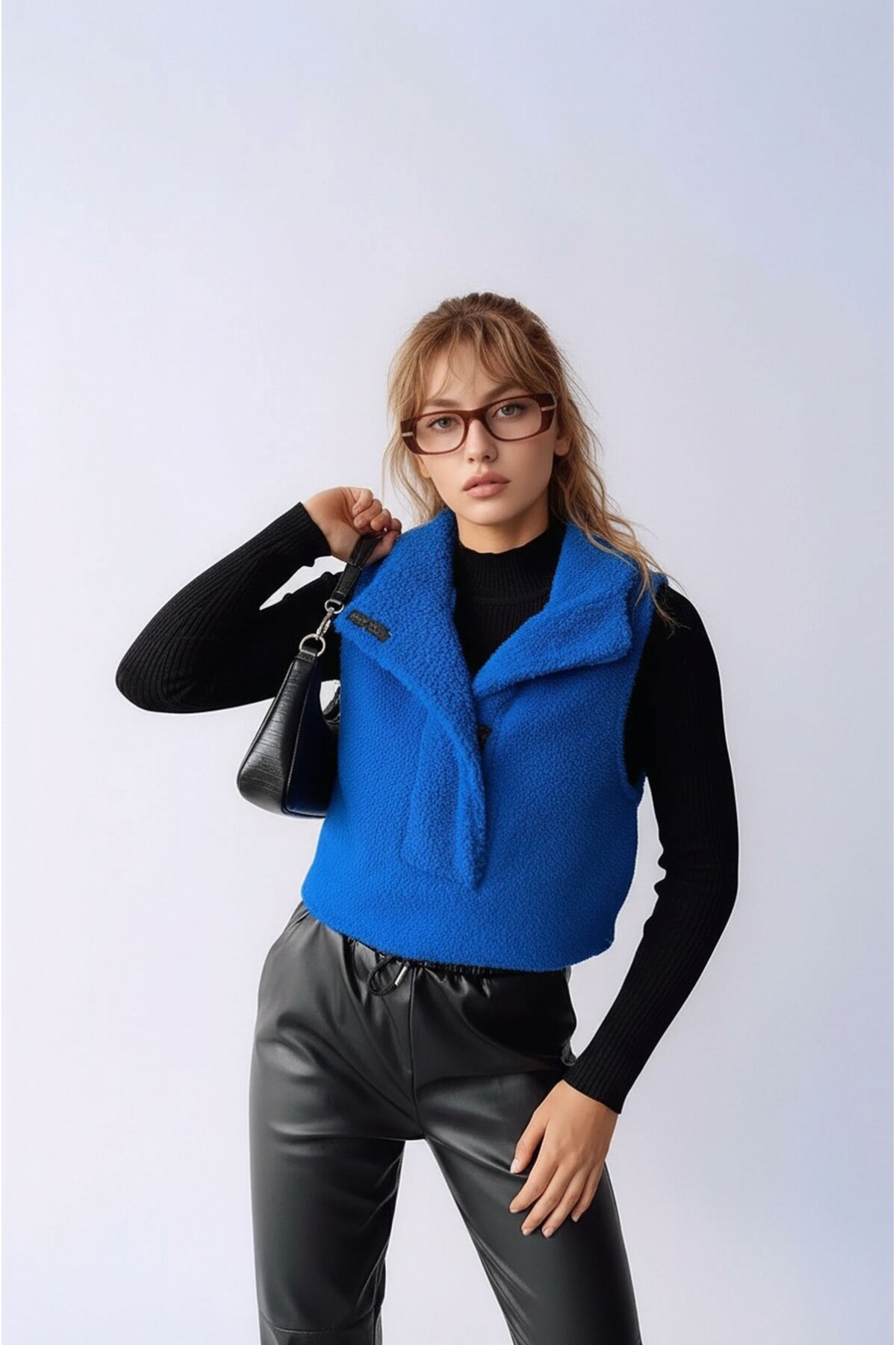 Kadın Önü Çıtçıtlı Kapüşonlu Yan Cepli Tasarım Yaka Spor Şık Crop Peluş Yelek