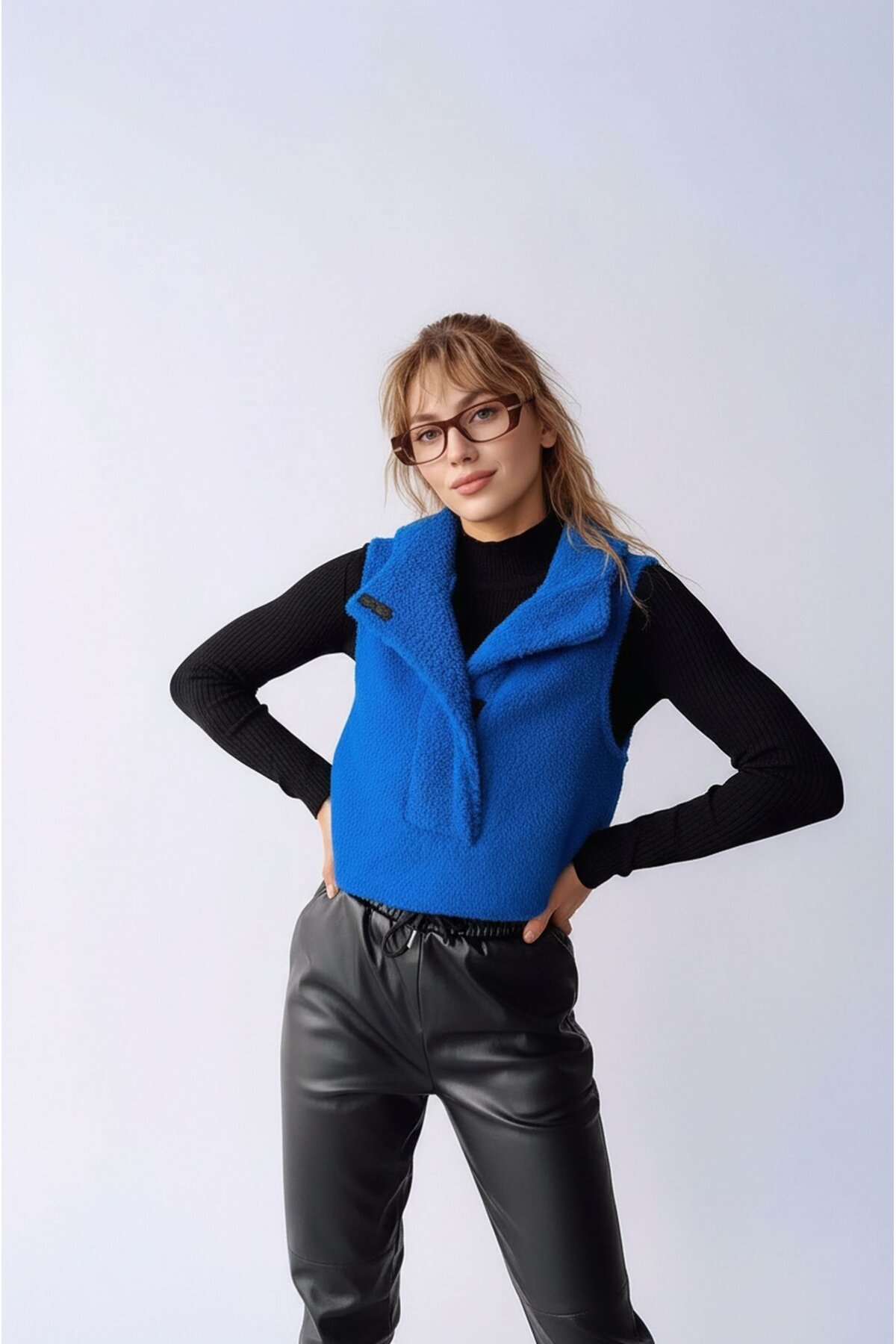 Kadın Önü Çıtçıtlı Kapüşonlu Yan Cepli Tasarım Yaka Spor Şık Crop Peluş Yelek