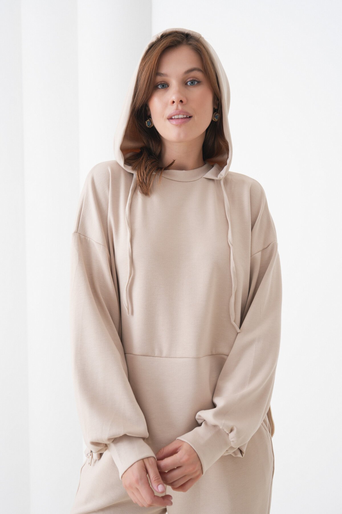 Kadın Oversize Kapüşonlu Sweatshirt Pileli Tasarım Pantolonlu Tesettüre Uygun Eşofman Takımı