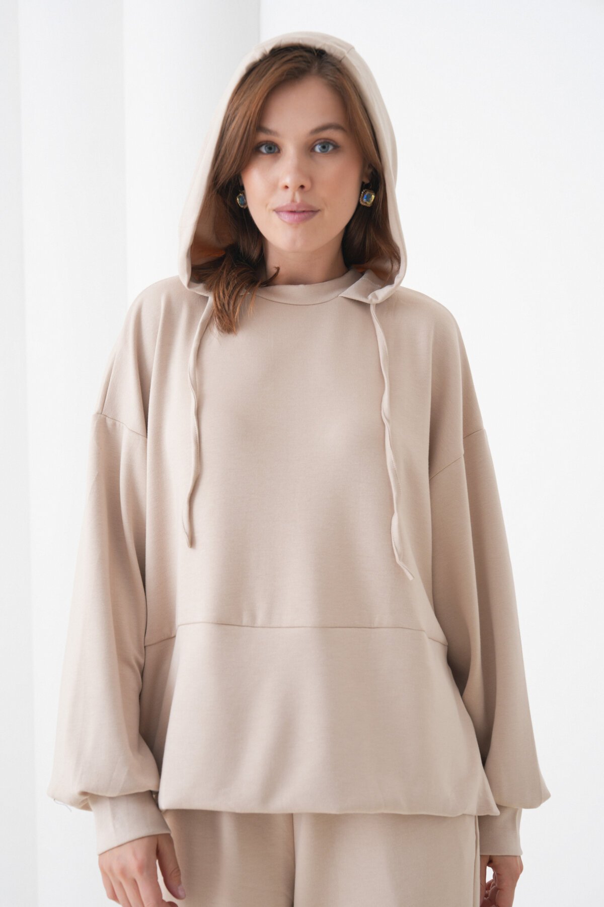 Kadın Oversize Kapüşonlu Sweatshirt Pileli Tasarım Pantolonlu Tesettüre Uygun Eşofman Takımı