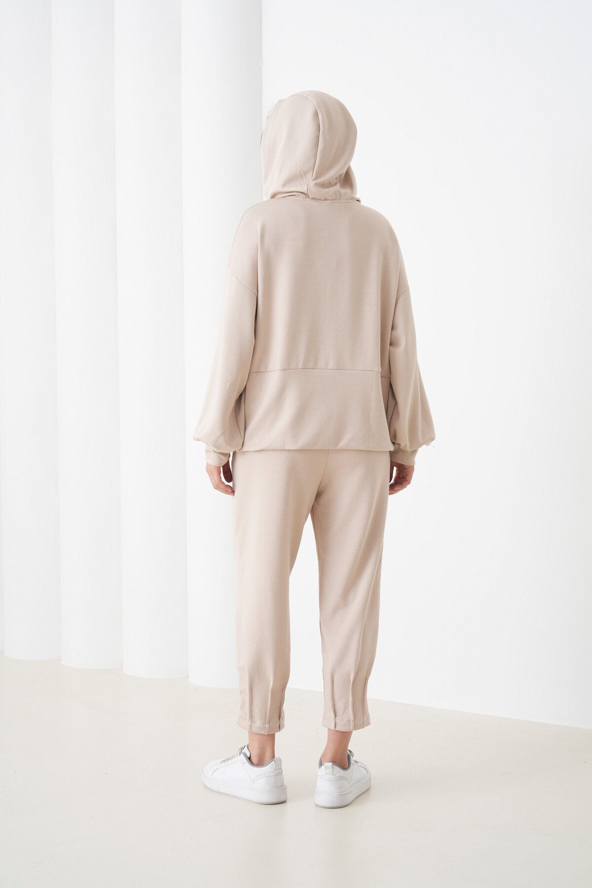 Kadın Oversize Kapüşonlu Sweatshirt Pileli Tasarım Pantolonlu Tesettüre Uygun Eşofman Takımı