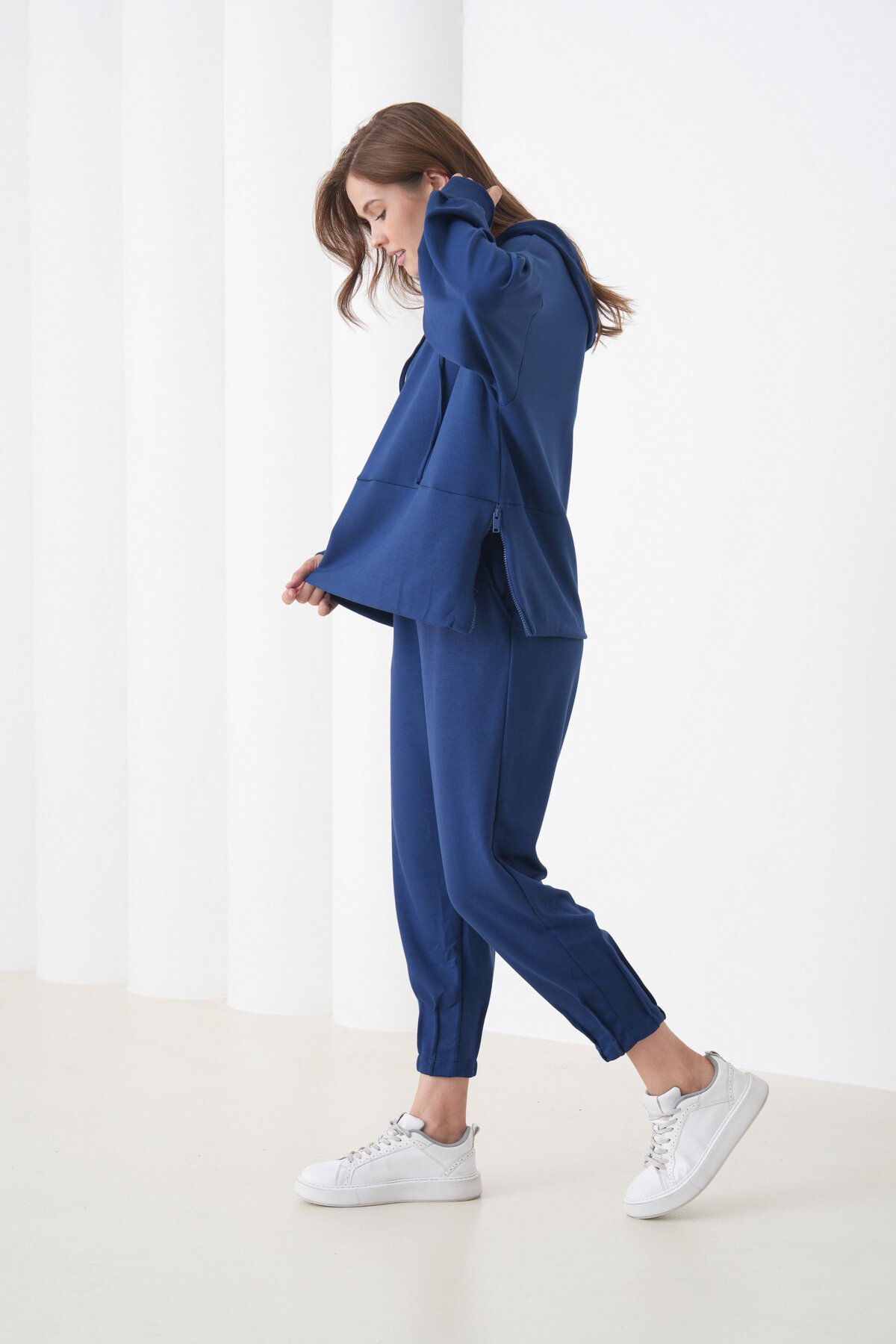 Kadın Oversize Kapüşonlu Sweatshirt Pileli Tasarım Pantolonlu Tesettüre Uygun Eşofman Takımı